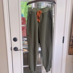 Figs brand women’s size M green scrub pants.